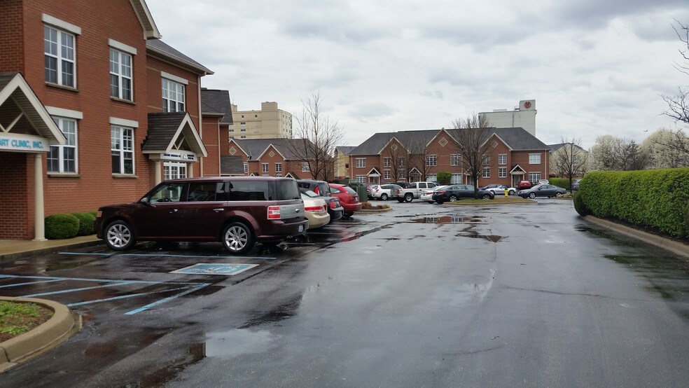 More Photos Of 601 N Shore Dr, Jeffersonville Medical For Sale