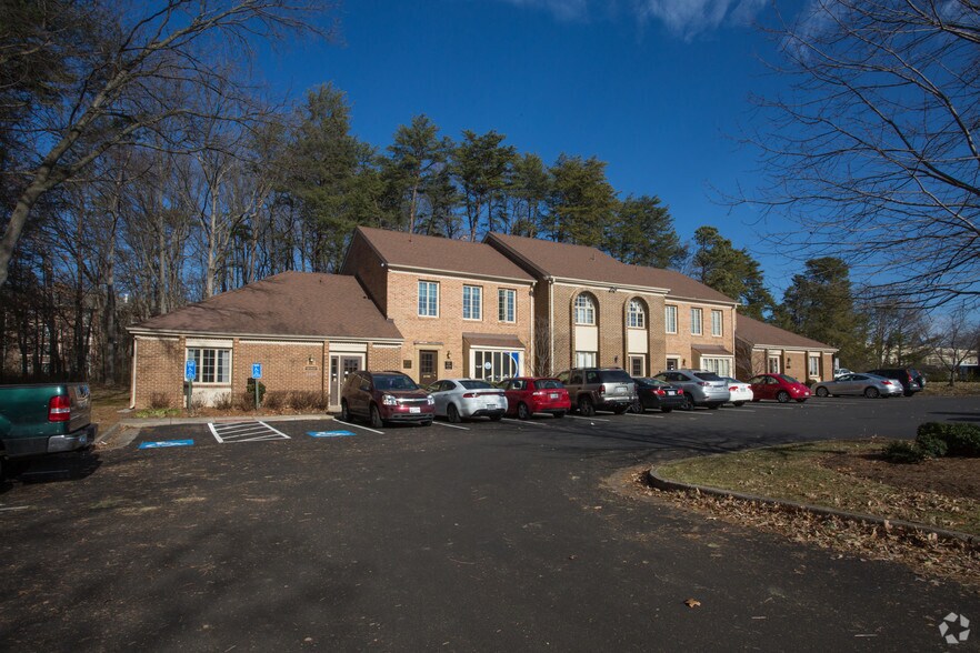 More Photos Of 6201-6209 Old Keene Mill Ct, Springfield Medical For Lease