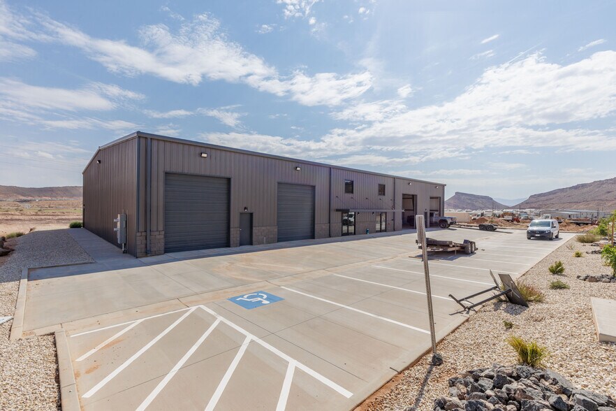 More Photos Of 3430 E Plant Dr, Washington Warehouse For Lease