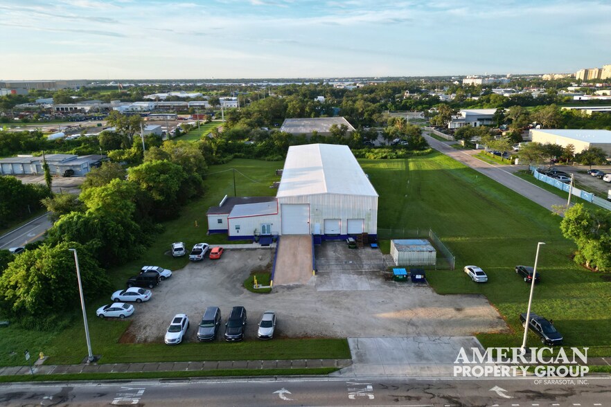 More Photos Of 1507 17th St E, Palmetto Distribution For Sale