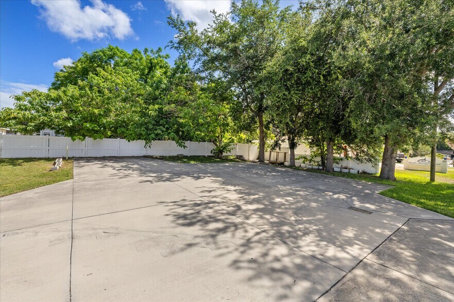 More Photos Of 6511 Main St, New Port Richey Office For Sale