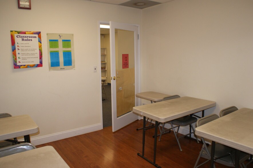 More Photos Of 51 Everett Dr, West Windsor Light Manufacturing For Lease