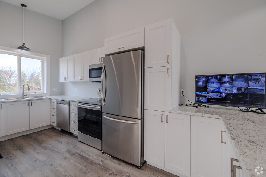 More Photos Of 140 Elizabeth St, Lambton Shores Distribution For Lease