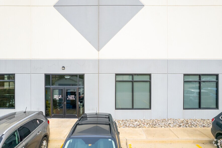 More Photos Of 8742 Congdon Hill Dr, Alburtis Distribution For Lease
