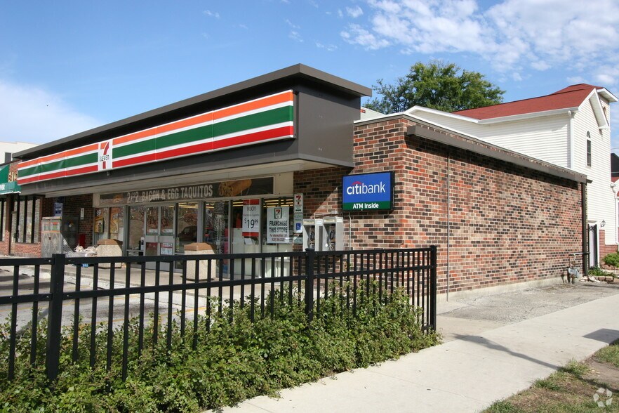 More Photos Of 240 Chicago Ave, Oak Park Convenience Store For Sale