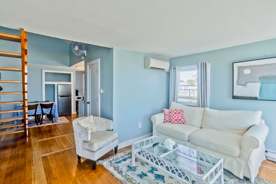 More Photos Of 265 Commercial St, Provincetown Flex For Sale