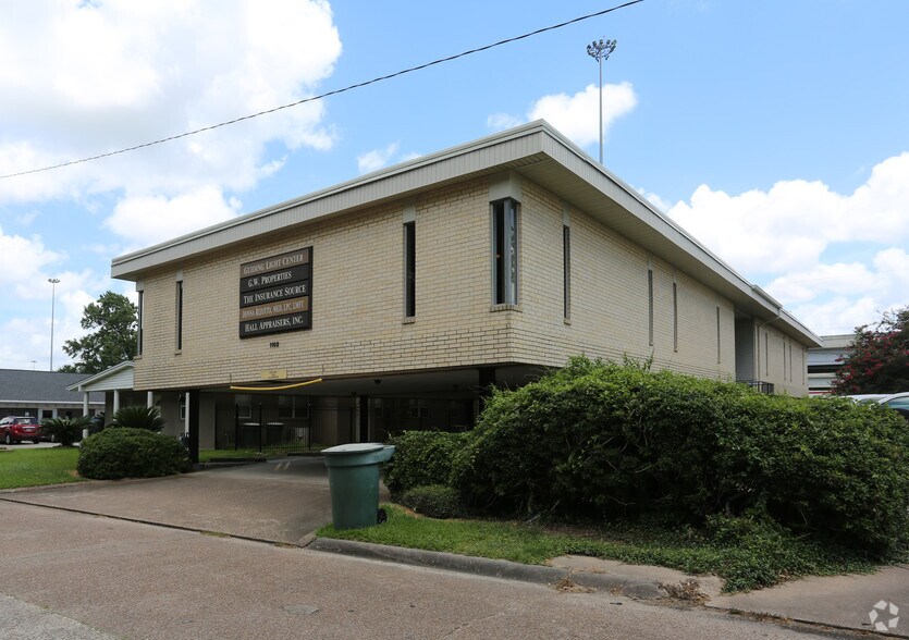 More Photos Of 1102 Longfellow Dr, Beaumont Office For Lease