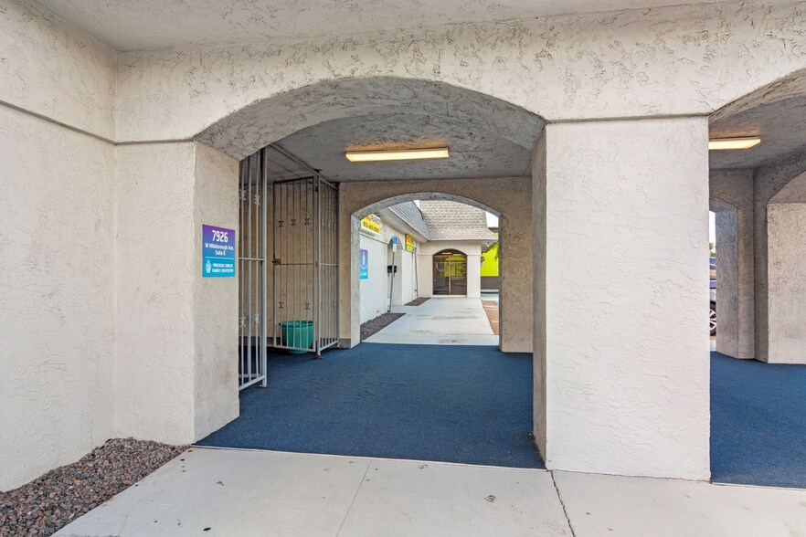 More Photos Of 7926 W Hillsborough Ave, Tampa Office For Sale