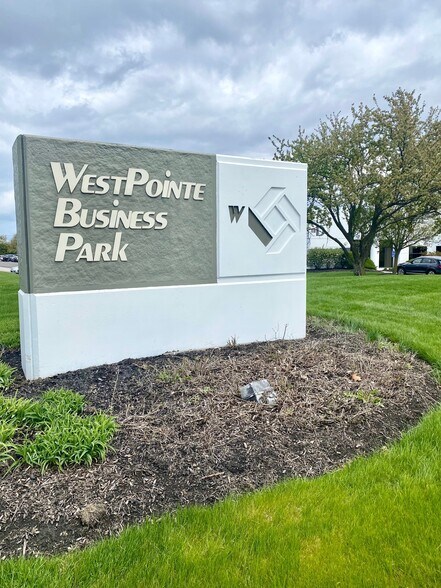 More Photos Of 2335-2361 Westbrooke Dr, Columbus Office For Lease