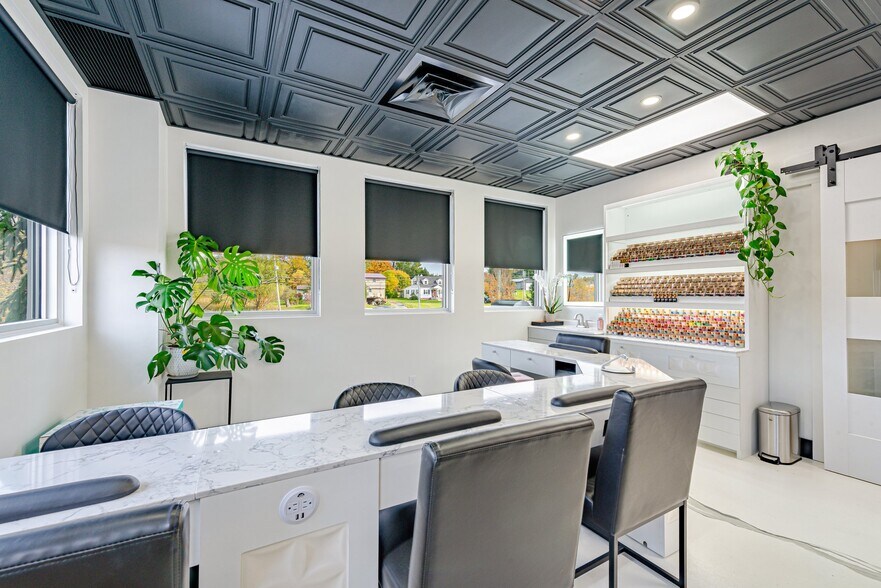 More Photos Of 335 Morganza Rd, Canonsburg Freestanding For Lease