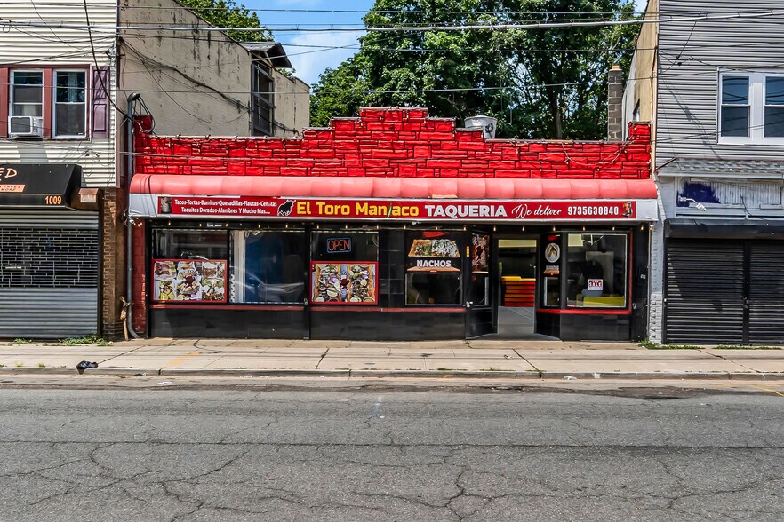 Primary Photo Of 1011 E 2nd St, Plainfield Storefront For Sale