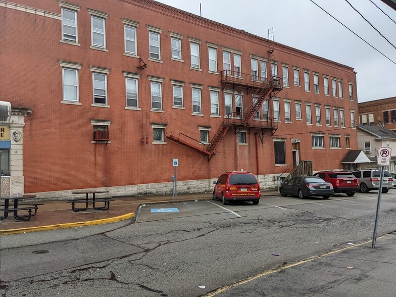 Primary Photo Of 109 New Castle St, Butler Apartments For Lease