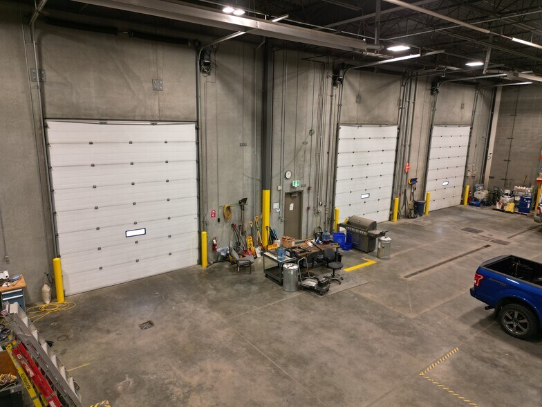 More Photos Of 7115 68 Av NW, Edmonton Warehouse For Lease