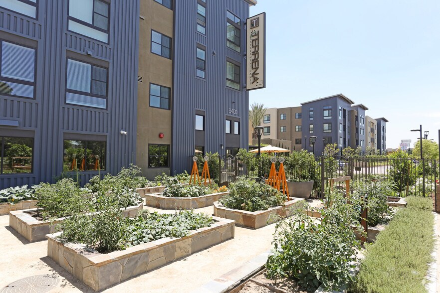 More Photos Of 9400 Corbin Ave, Northridge Apartments For Lease