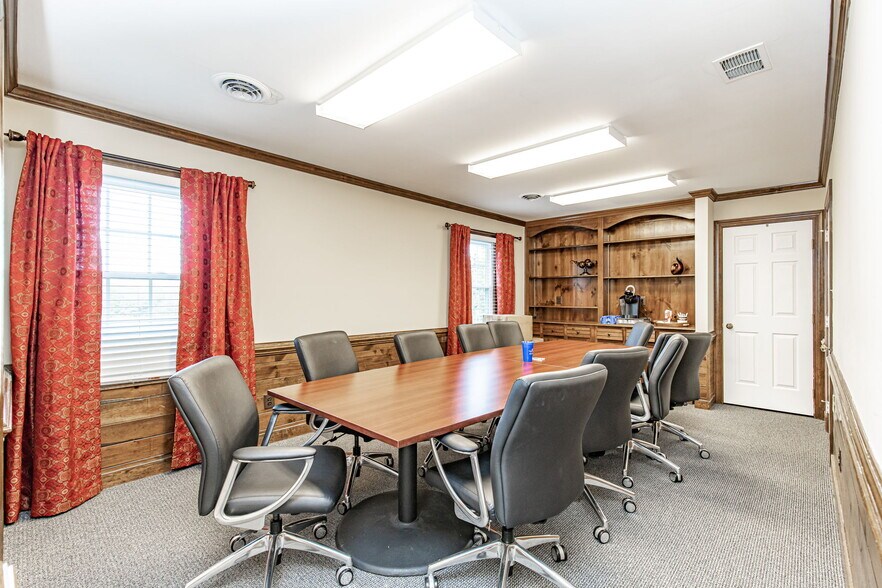 More Photos Of 10810 Hasty Ln, Midlothian Office For Sale