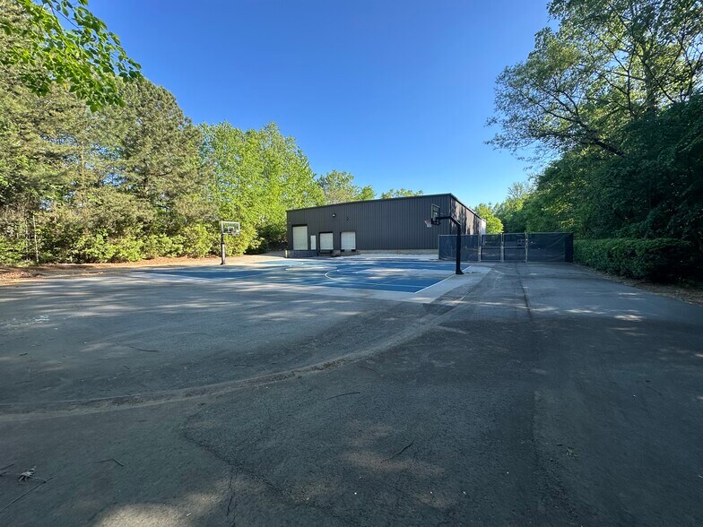 More Photos Of 18619 Starcreek Dr, Cornelius Light Distribution For Sale