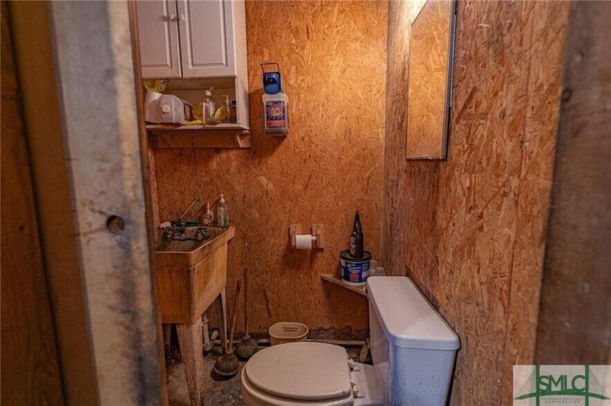 More Photos Of 895 W Highway 80, Eden General Retail For Sale