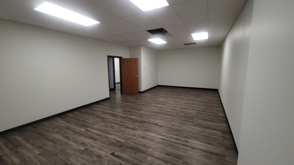 More Photos Of 1251 S Sherman St, Richardson Light Distribution For Lease