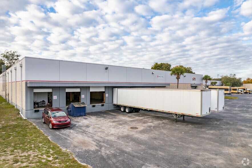 More Photos Of 5690-5698 W Crenshaw St, Tampa Warehouse For Lease