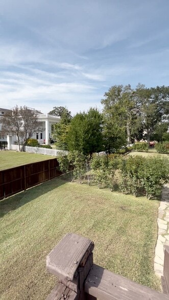 More Photos Of 313 E Charnwood St, Tyler Office For Lease