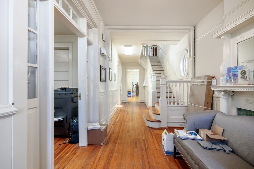 More Photos Of 1431 W Main St, Richmond Office For Lease
