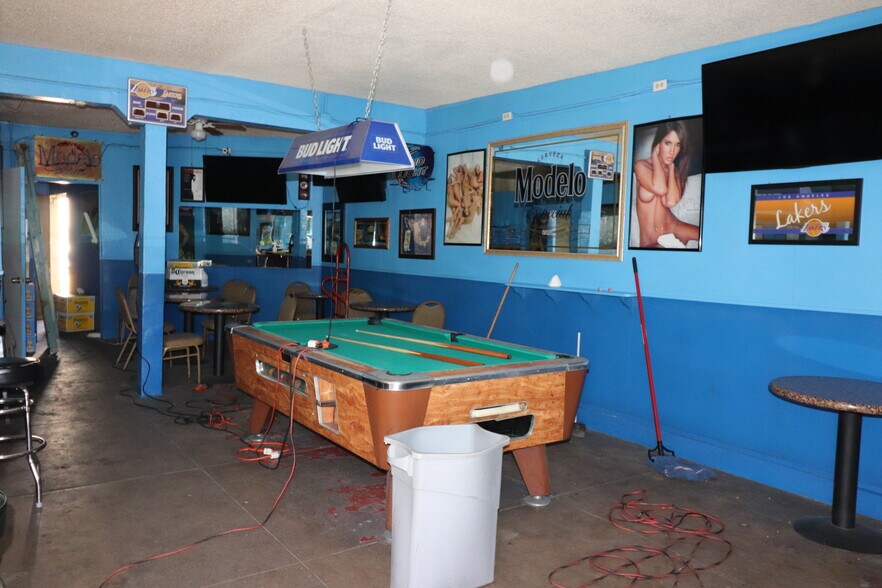 More Photos Of 2116-2132 S San Pedro St, Los Angeles Storefront For Lease