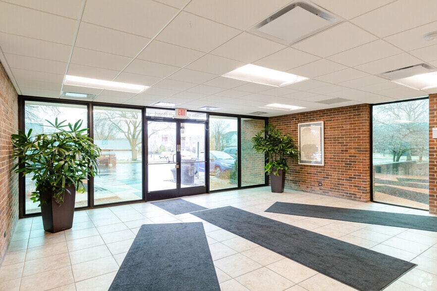 More Photos Of 799 Roosevelt Rd, Glen Ellyn Office For Lease