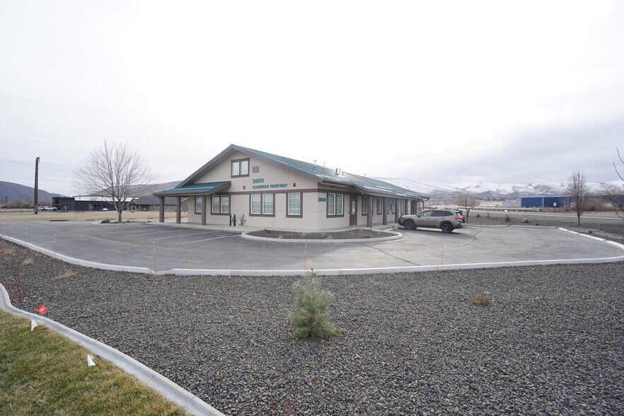 More Photos Of 2600 Business Pkwy, Union Gap Medical For Lease