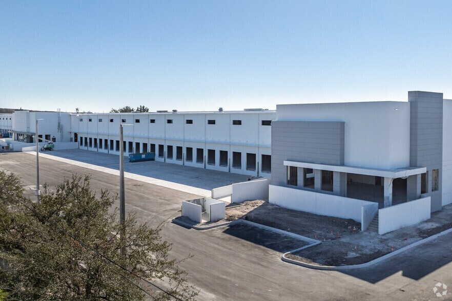 More Photos Of 4995 NW 77th Ave, Miami Warehouse For Lease