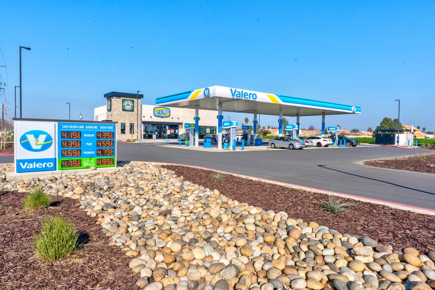 More Photos Of 2510 E Pacheco Blvd, Los Banos Service Station For Sale