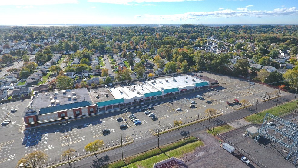 More Photos Of 1 Lafayette Rd, Fords General Retail For Lease
