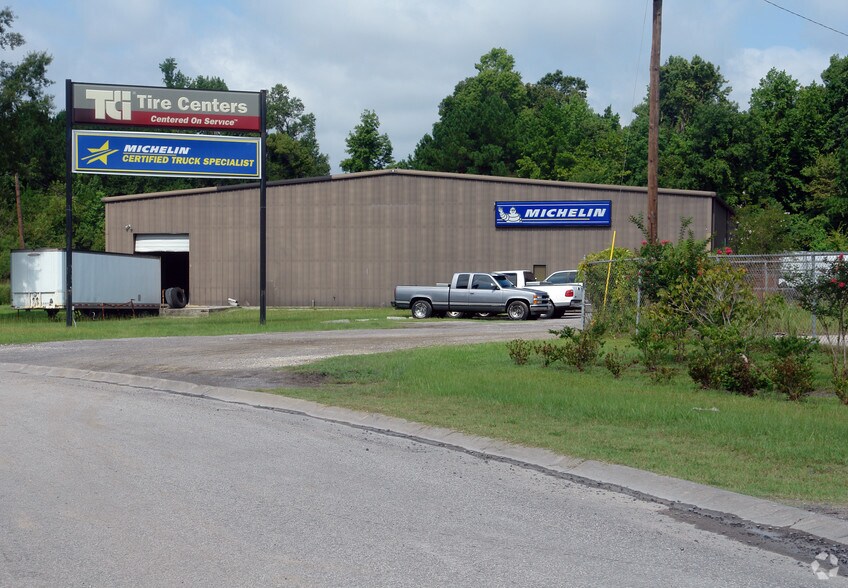 More Photos Of 3360 Business Cir, Charleston Warehouse For Lease