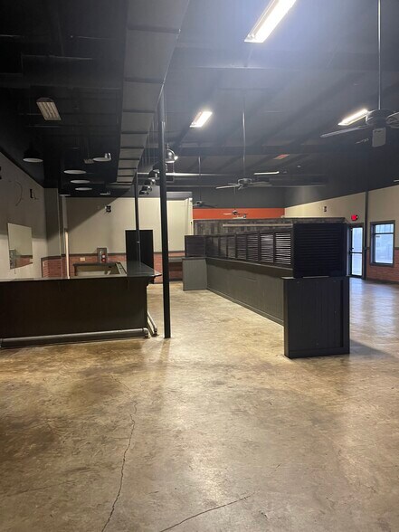 More Photos Of 8950 US-165, Sterlington Storefront For Sale