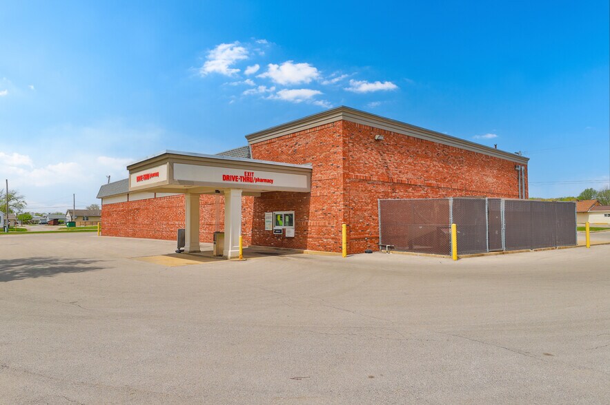 More Photos Of 1008 W Garfield Ave, Bartonville Freestanding For Sale