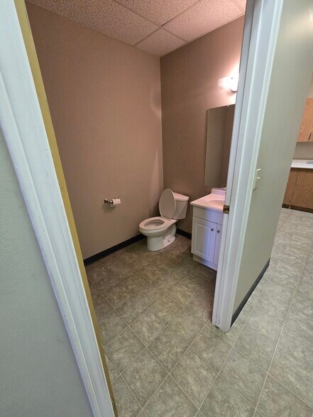 More Photos Of 5580 45 St, Red Deer General Retail For Lease
