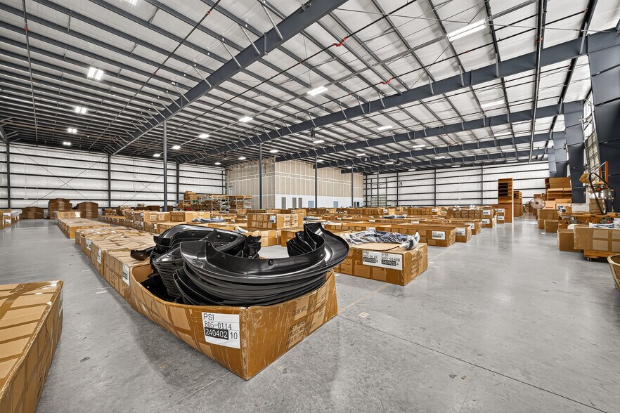 More Photos Of 15135 Bellaire Blvd, Houston Warehouse For Lease