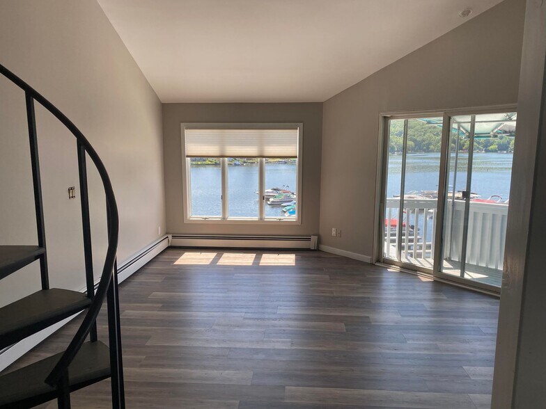 More Photos Of 634 Jersey Ave, Greenwood Lake Marina For Sale