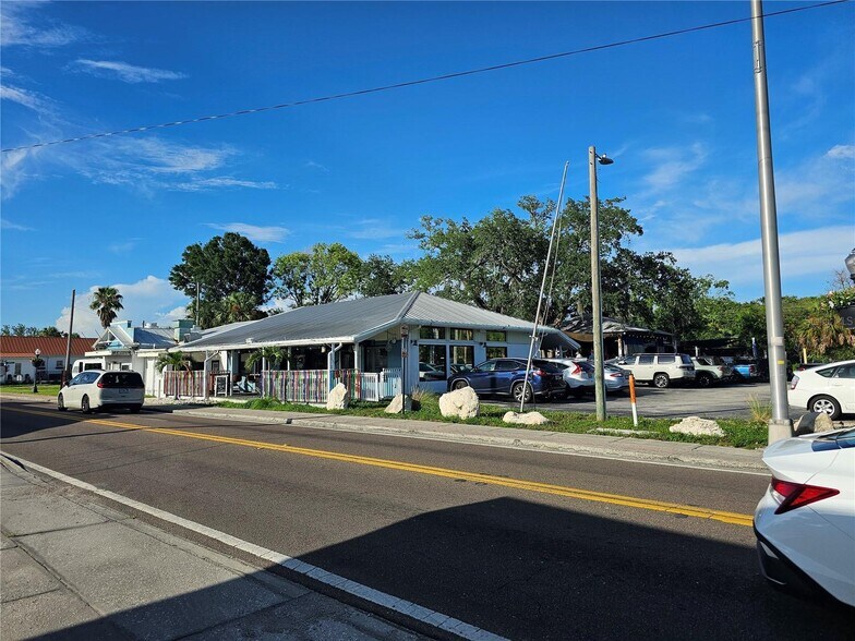 More Photos Of 606 N Pinellas Ave, Tarpon Springs Restaurant For Sale