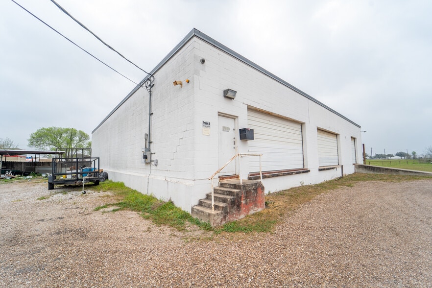 More Photos Of 3505 Houston Hwy, Victoria Warehouse For Sale