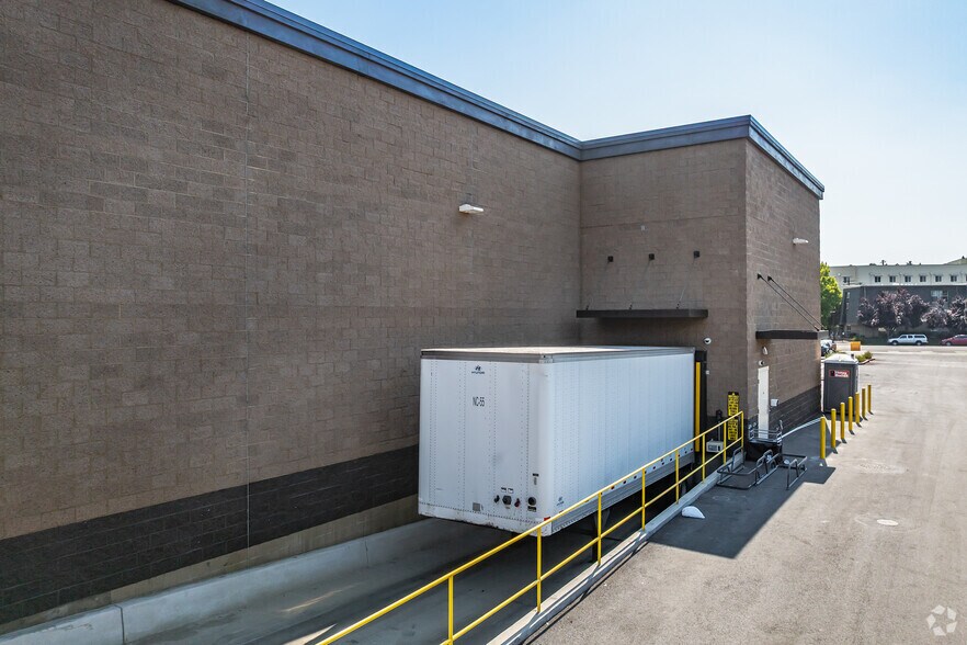 More Photos Of 737-885 Russell Blvd, Davis Unknown For Lease