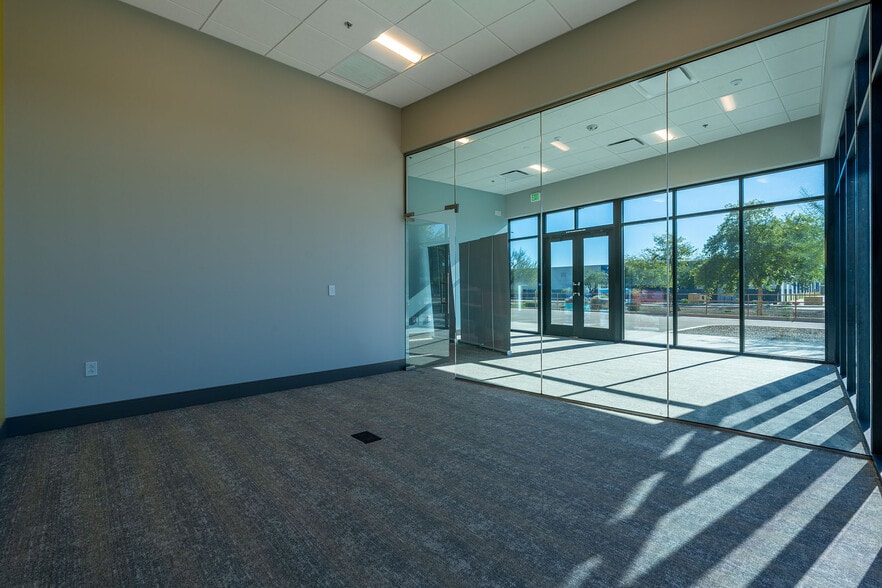 More Photos Of 13280 W Rioglass Solar Rd, Surprise Warehouse For Lease