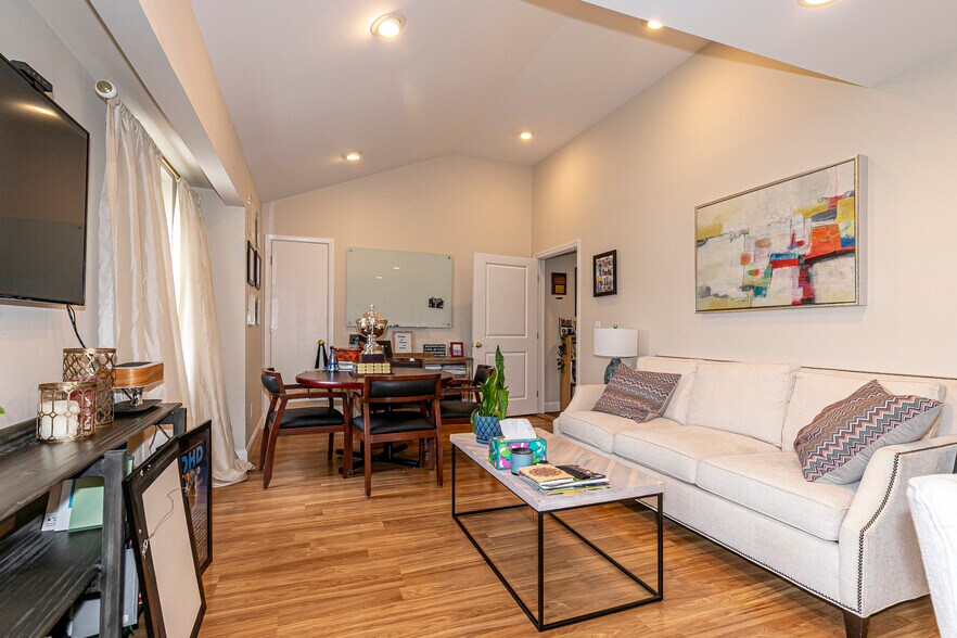 More Photos Of 550 N Country Rd, Saint James Office For Sale