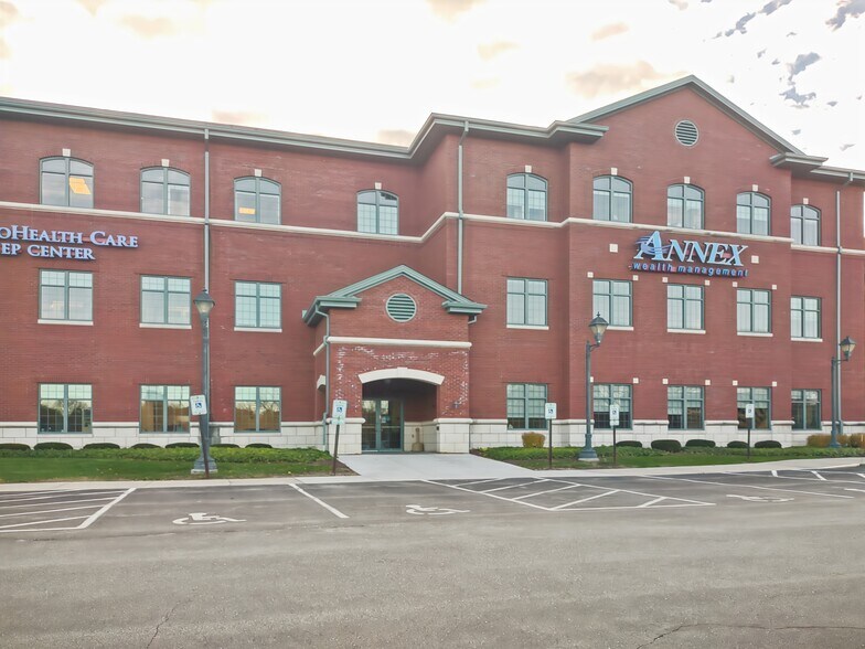 More Photos Of 2301 Sun Valley Dr, Delafield Coworking Space