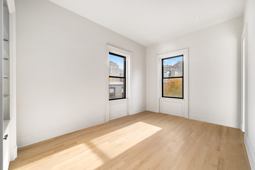 More Photos Of 402 W 20th St, New York Apartments For Sale