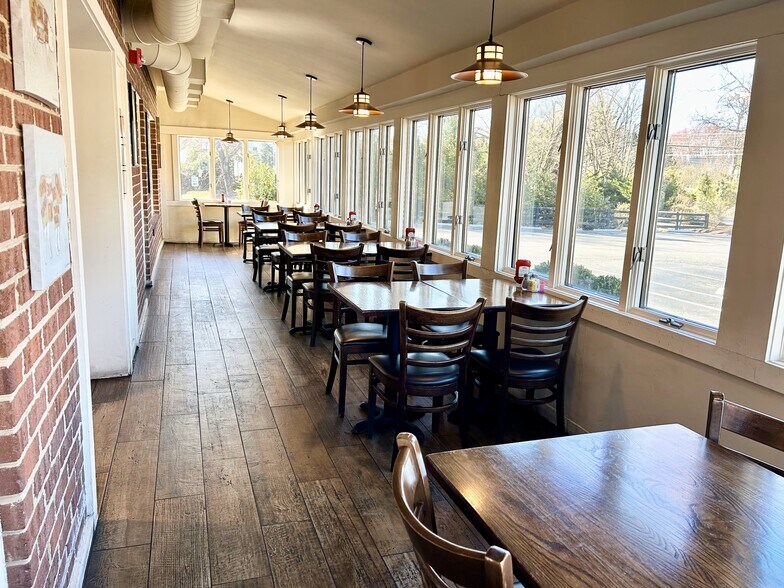 More Photos Of 1141 Walker Rd, Great Falls Restaurant For Lease