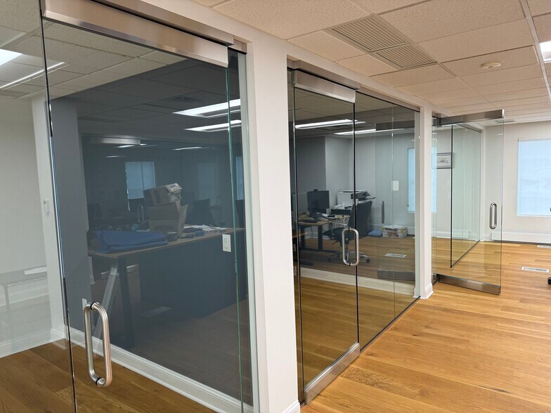 More Photos Of 127 Main St, Chatham Office For Lease