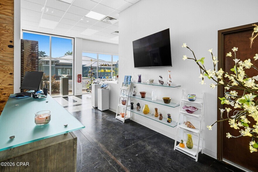 More Photos Of 1331 Harrison Ave, Panama City Showroom For Sale
