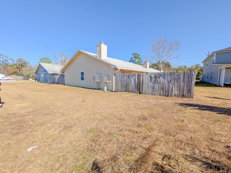 More Photos Of 7619 Indian Lakes Dr and 5126 Ricker Rd, Jacksonville Apartments For Sale