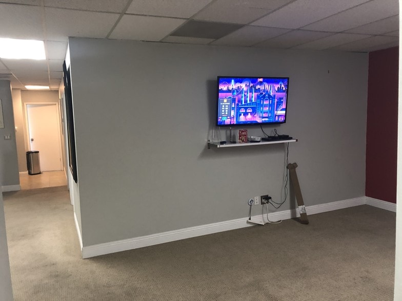 More Photos Of 1907 W Burbank Blvd, Burbank Office For Lease