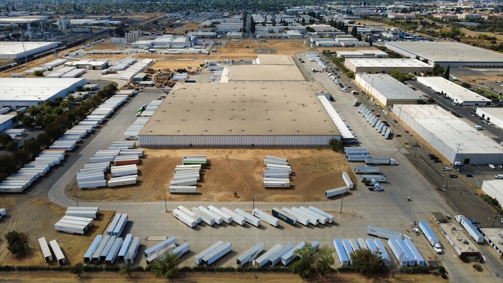 More Photos Of 4400 Florin Perkins Rd, Sacramento Distribution For Lease